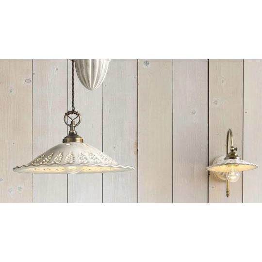 country mediteransky vyvazeny zavesna lampa stylu keramicka klasicka antikovana biela s tienidlom zavesna lampa vintage country jedalen kuchyna osvetlenie vidiecky provence 2 porcelanova s cipkou s otvorom.jpg